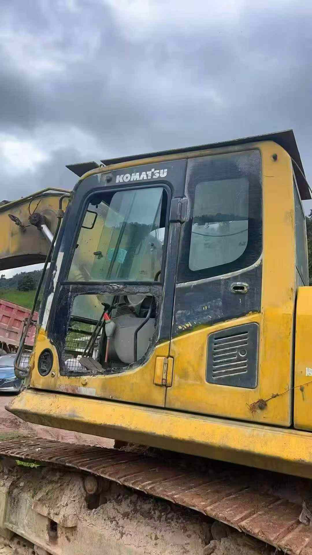 Buy Komatsu PC220 Used Excavator / 1