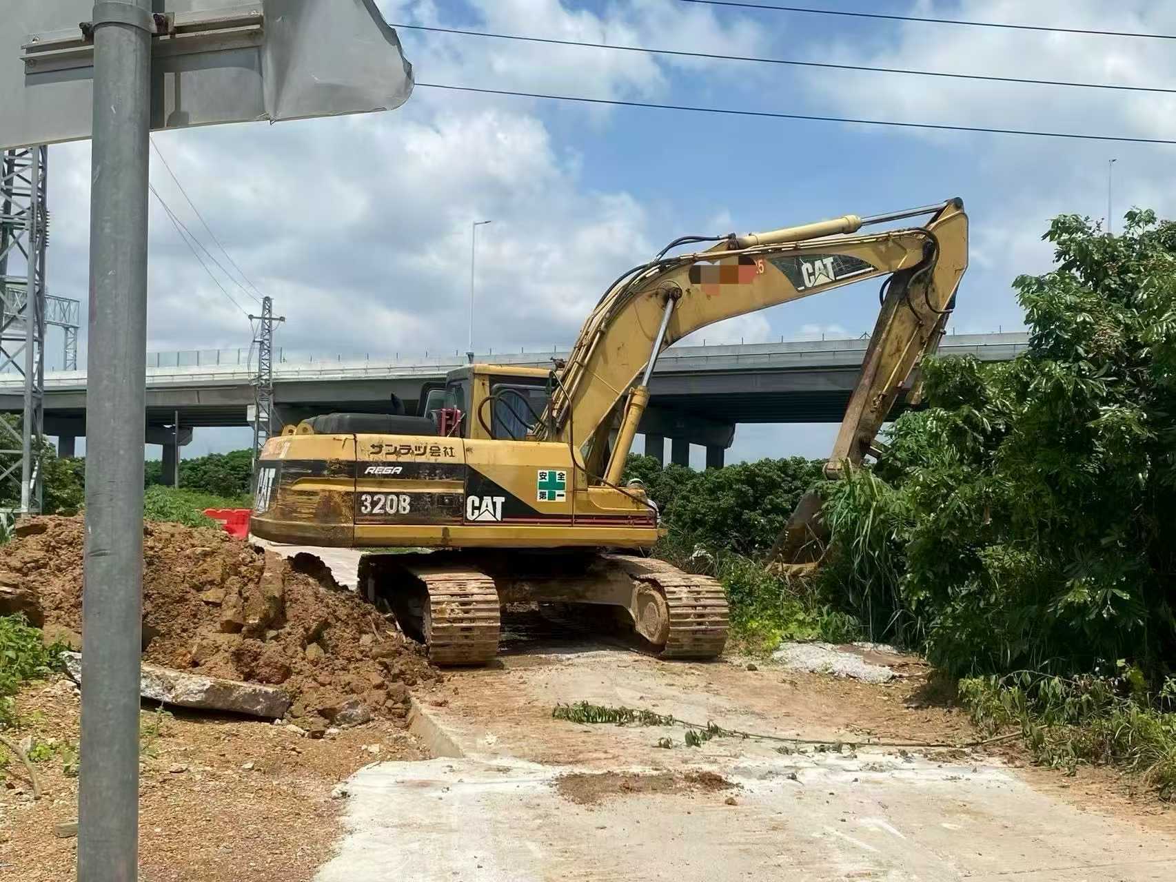 Buy Caterpillar 320B Used Excavator / 9