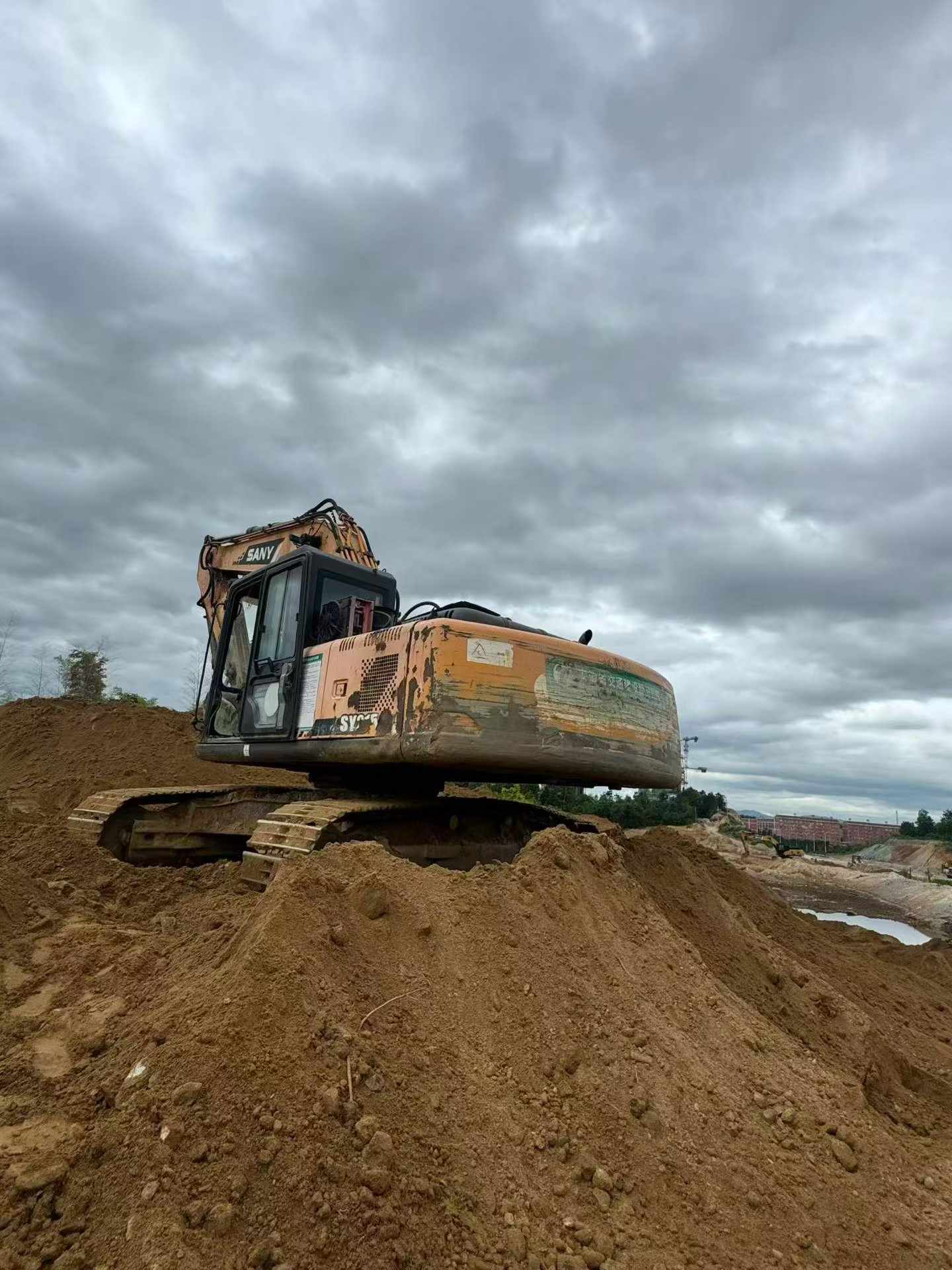 Buy Sany SY215C Used Excavator / 2