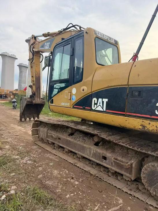 Buy Caterpillar 320C Used Excavator / 1