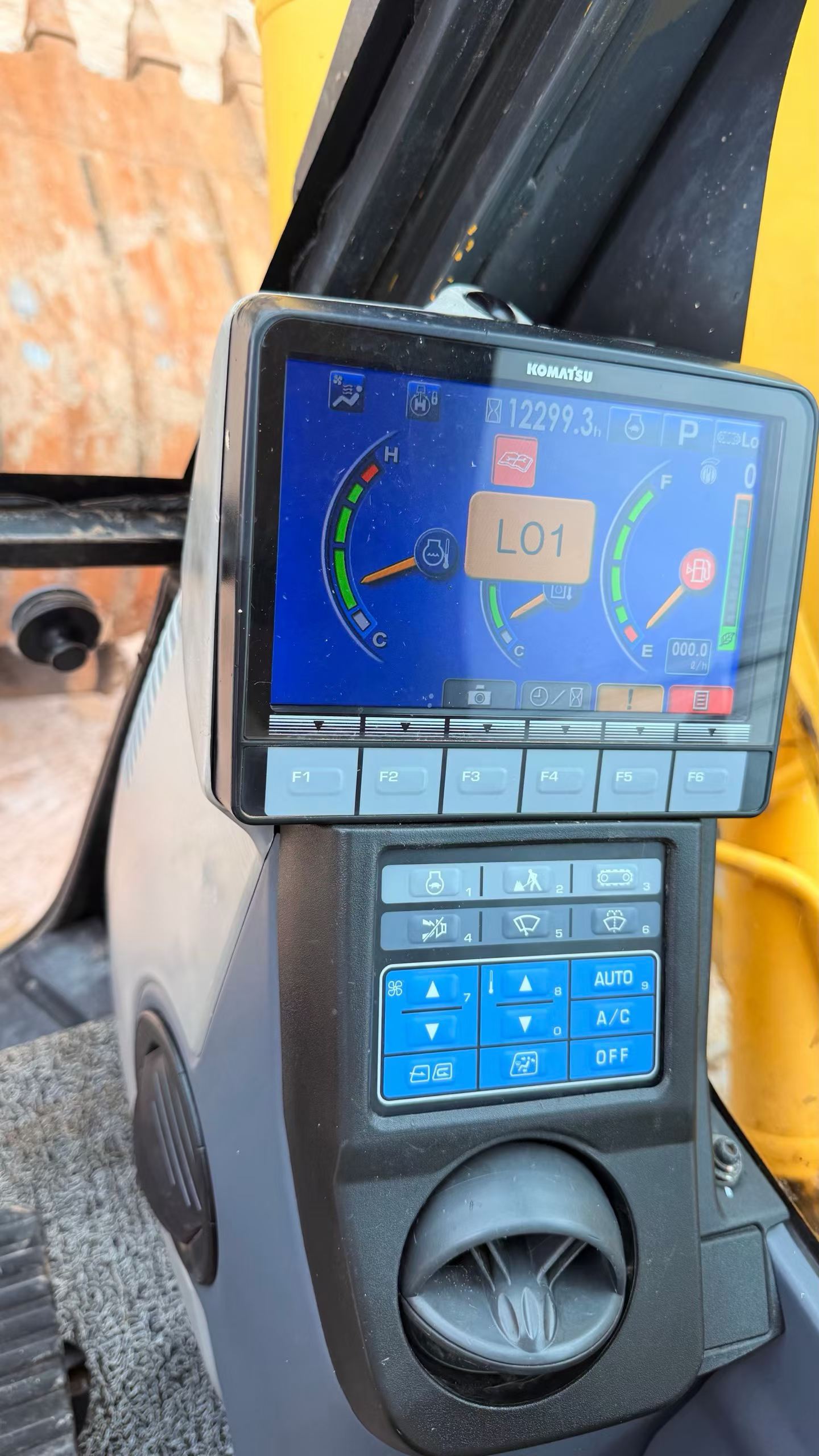 Buy Komatsu PC130-8 Used Excavator / 5
