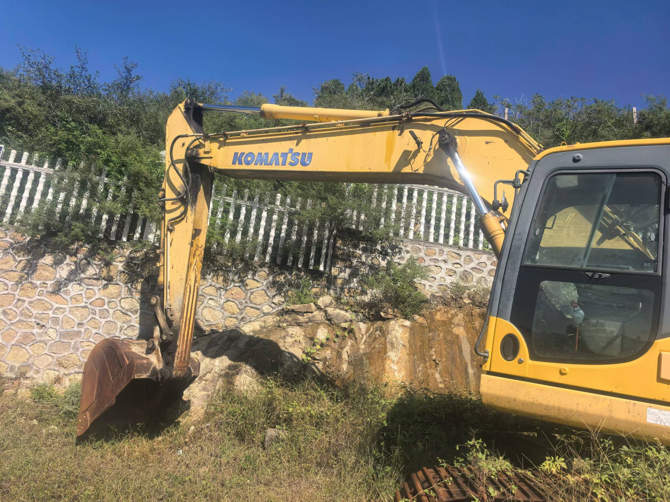 Buy Komatsu PC220-8 Used Excavator / 3 Buy Komatsu PC220-8 Used Excavator / 3
