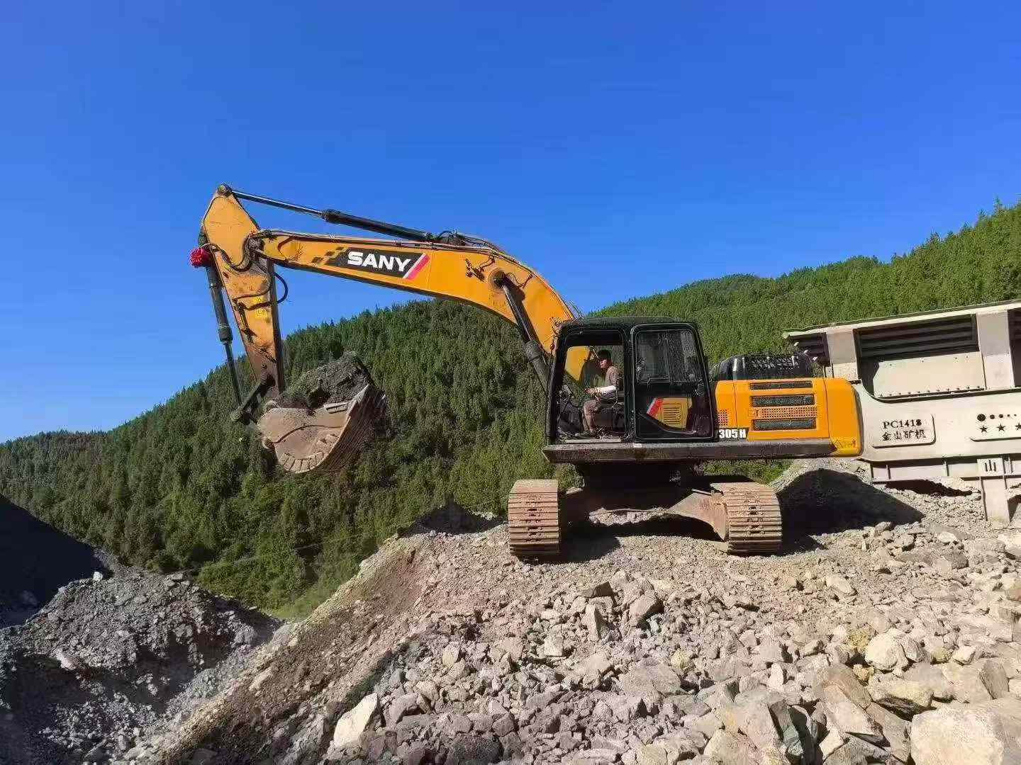 Buy Sany SY245H Used Excavator / 2 Buy Sany SY245H Used Excavator / 2