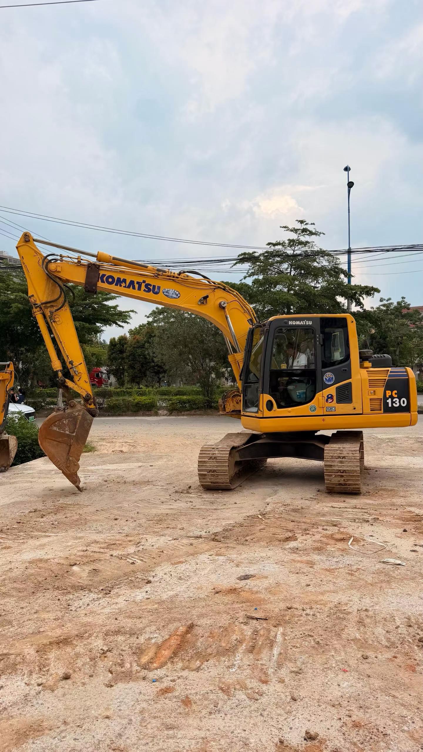 Buy Komatsu PC130-8 Used Excavator / 2