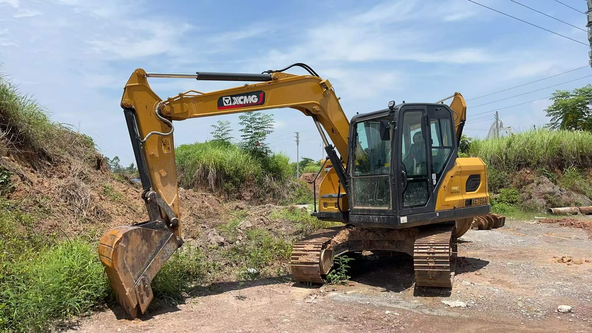 Buy XCMG XE75G Used Excavator