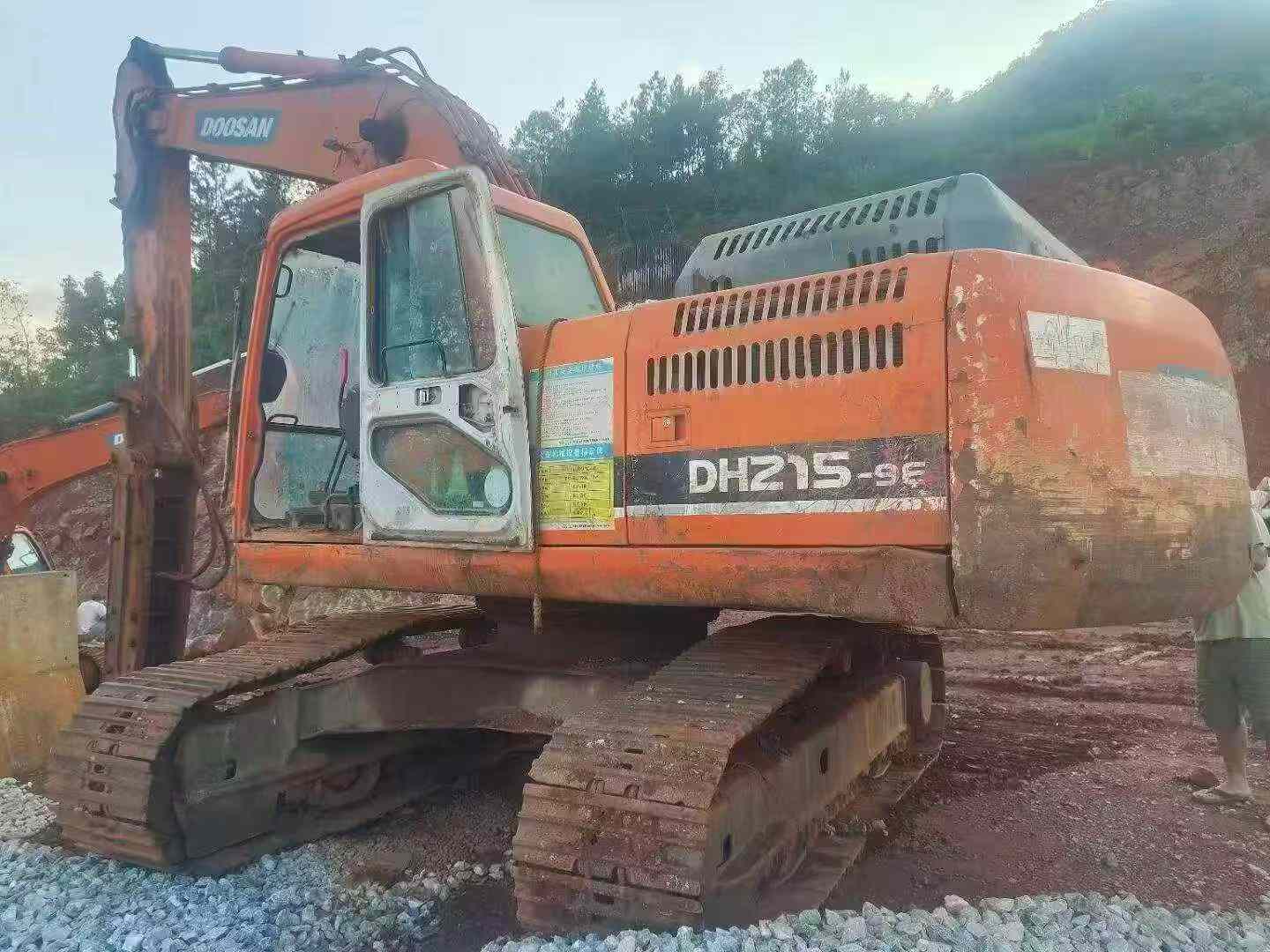 Buy Doosan DH215-7 Used Excavator / 3 Buy Doosan DH215-7 Used Excavator / 3