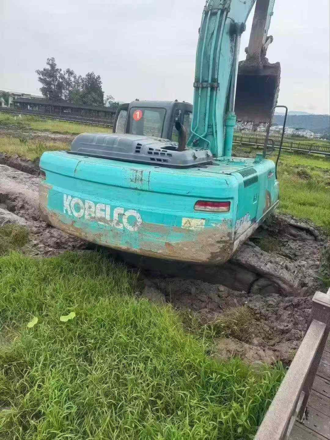 Buy Kobelco SK260 Used Excavator / 3