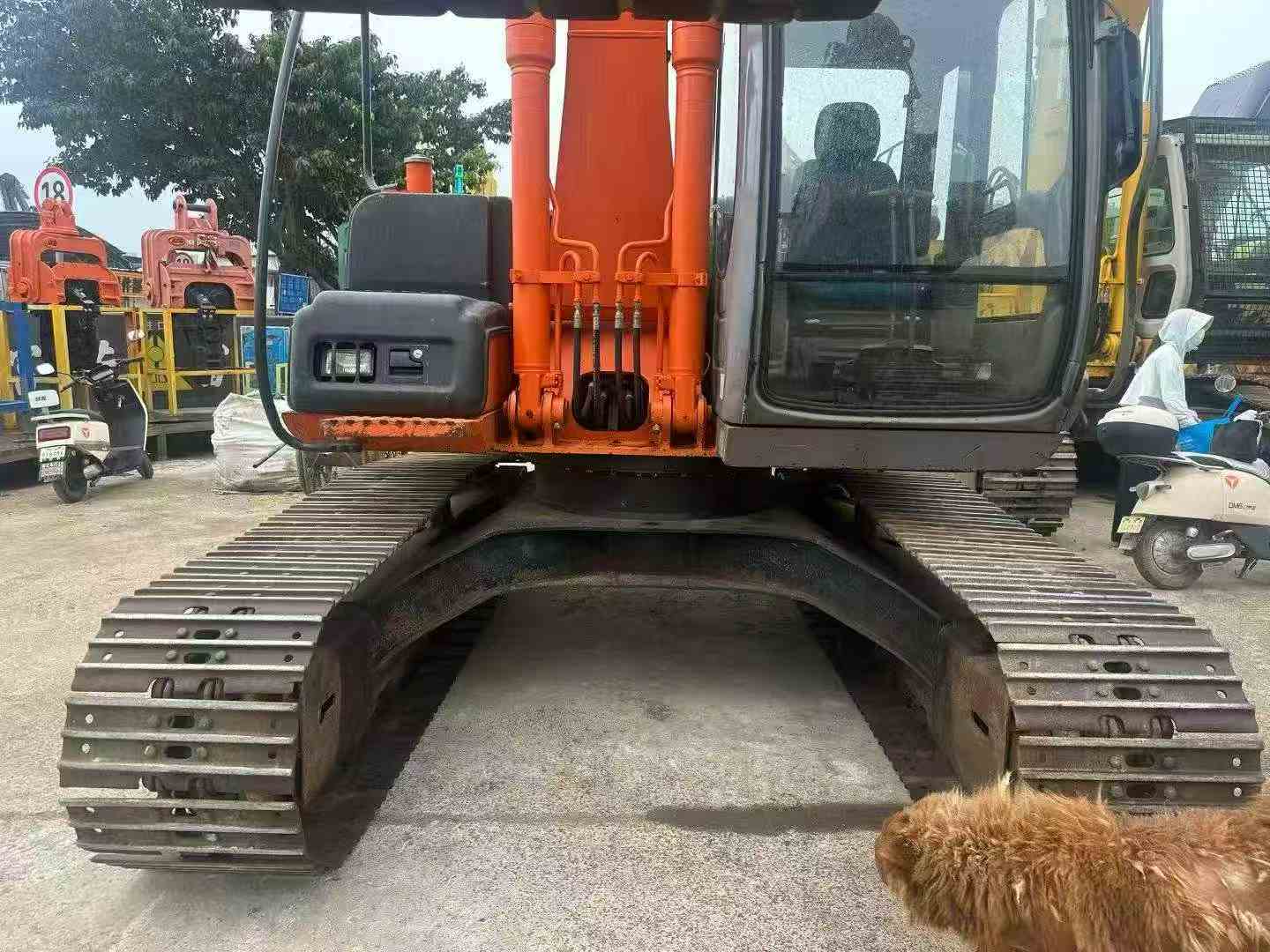 Buy Hitachi EX120-6 Used Excavator / 9 Buy Hitachi EX120-6 Used Excavator / 9