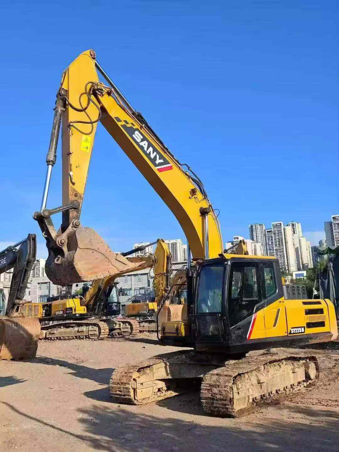 Buy Sany SY225C Used Excavator / 3 Buy Sany SY225C Used Excavator / 3