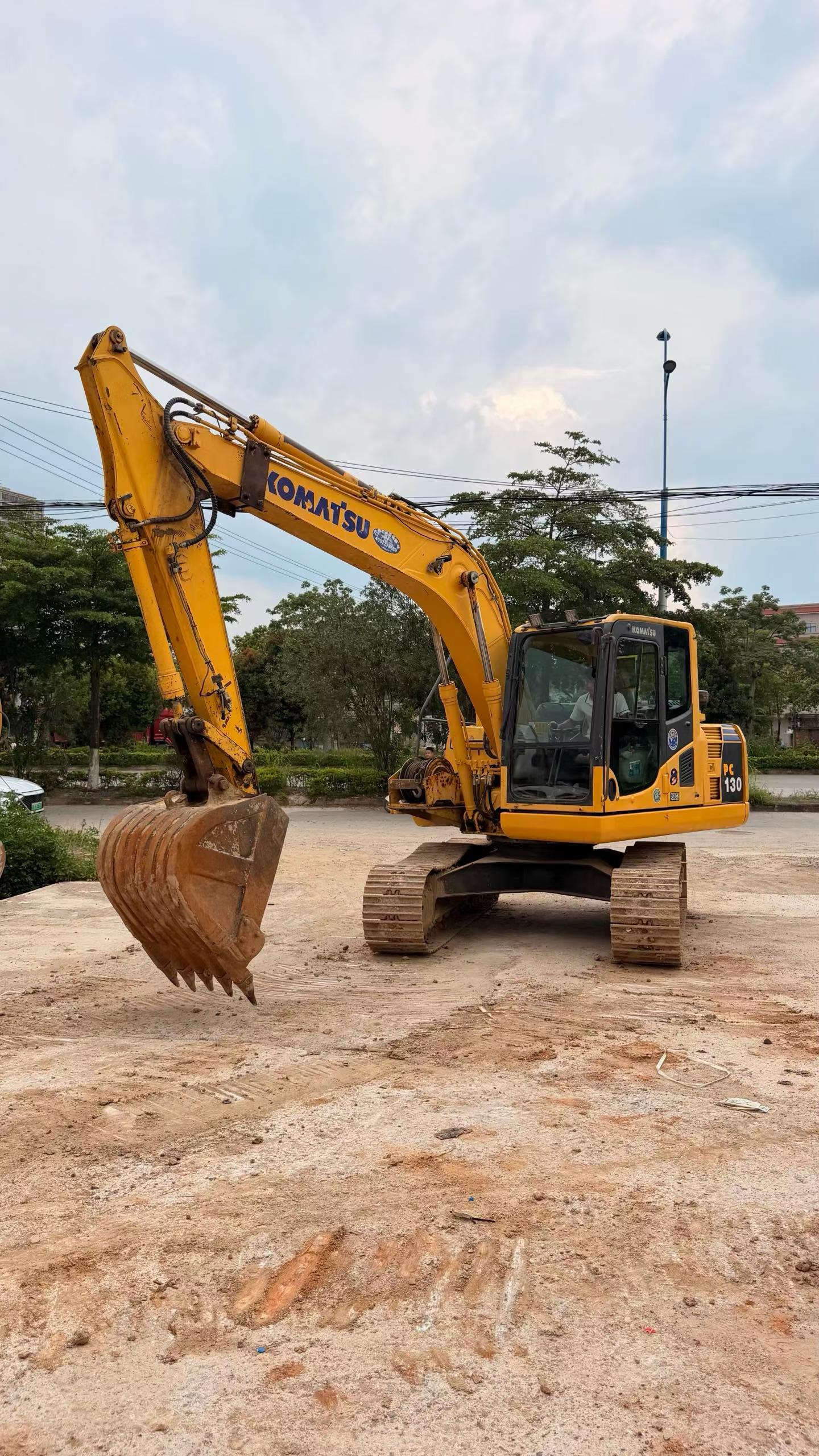 Buy Komatsu PC130-8 Used Excavator / 3