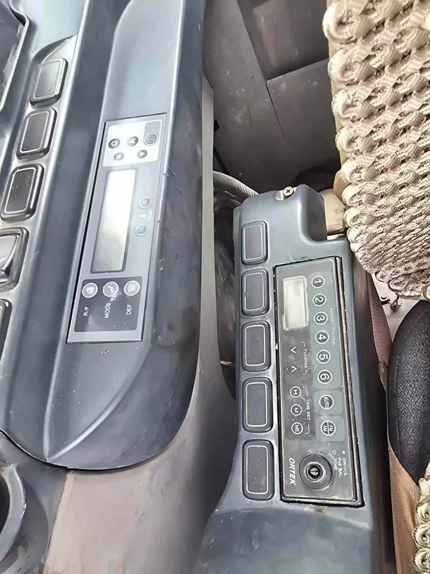 Buy Kobelco SK140 Used Excavator / 5