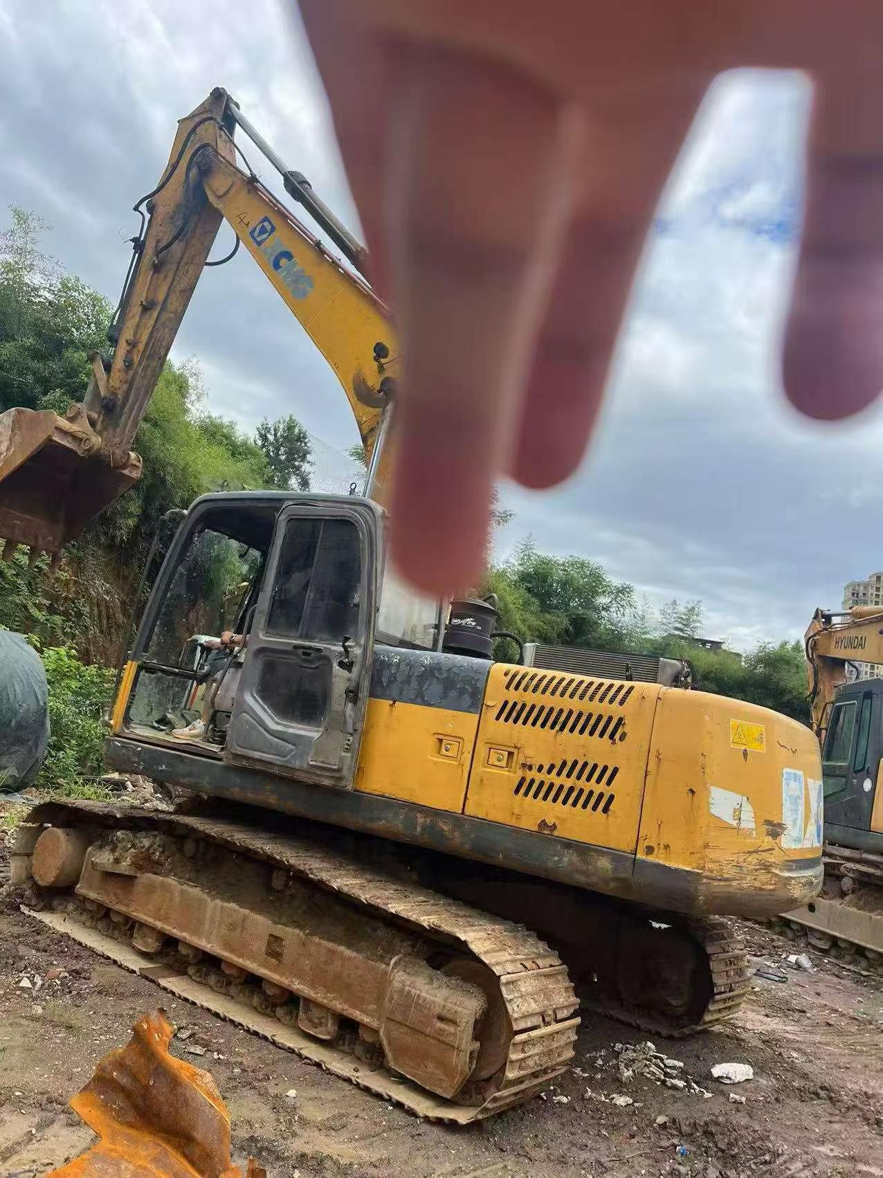 Buy XCMG XE215CA Used Excavator / 3 Buy XCMG XE215CA Used Excavator / 3