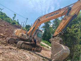 Buy Hyundai R215VS Used Excavator / 4 Buy Hyundai R215VS Used Excavator / 4