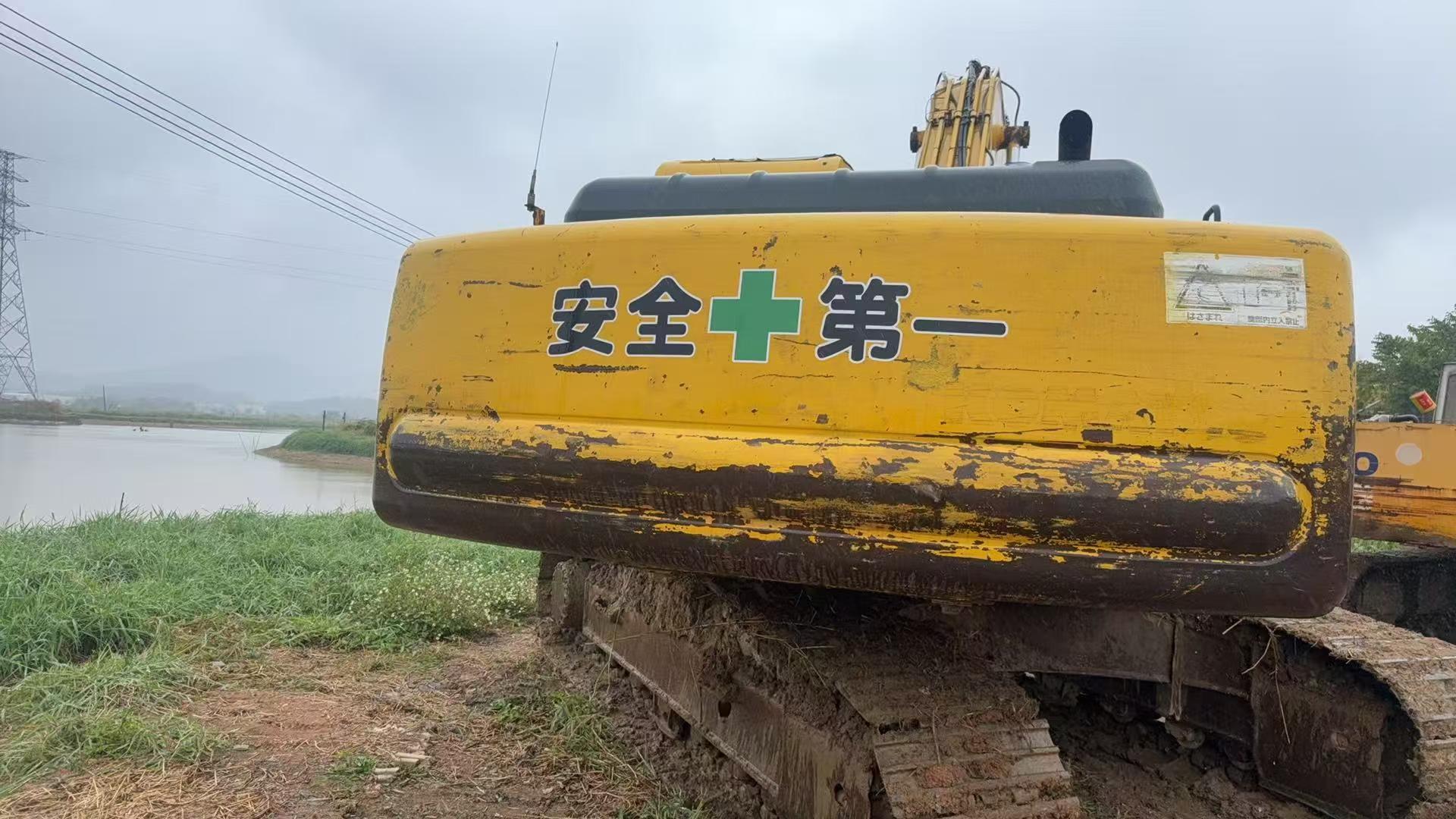 Buy Komatsu PC200-6 Used Excavator / 5 Buy Komatsu PC200-6 Used Excavator / 5