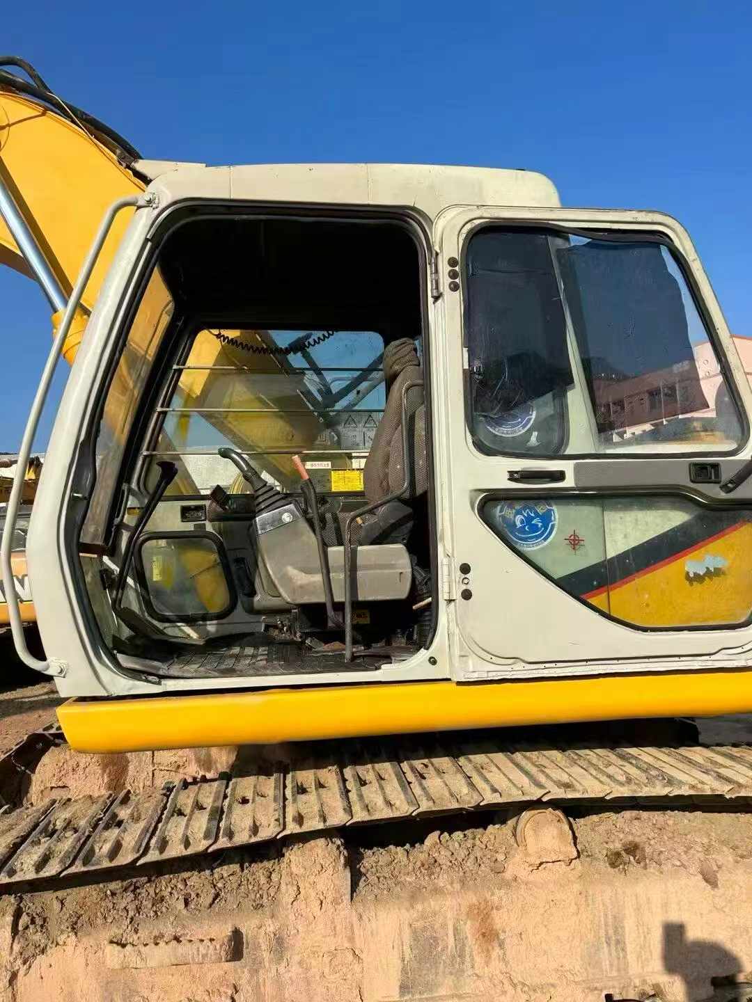 Buy Kato 820-3SP Used Excavator / 6 Buy Kato 820-3SP Used Excavator / 6