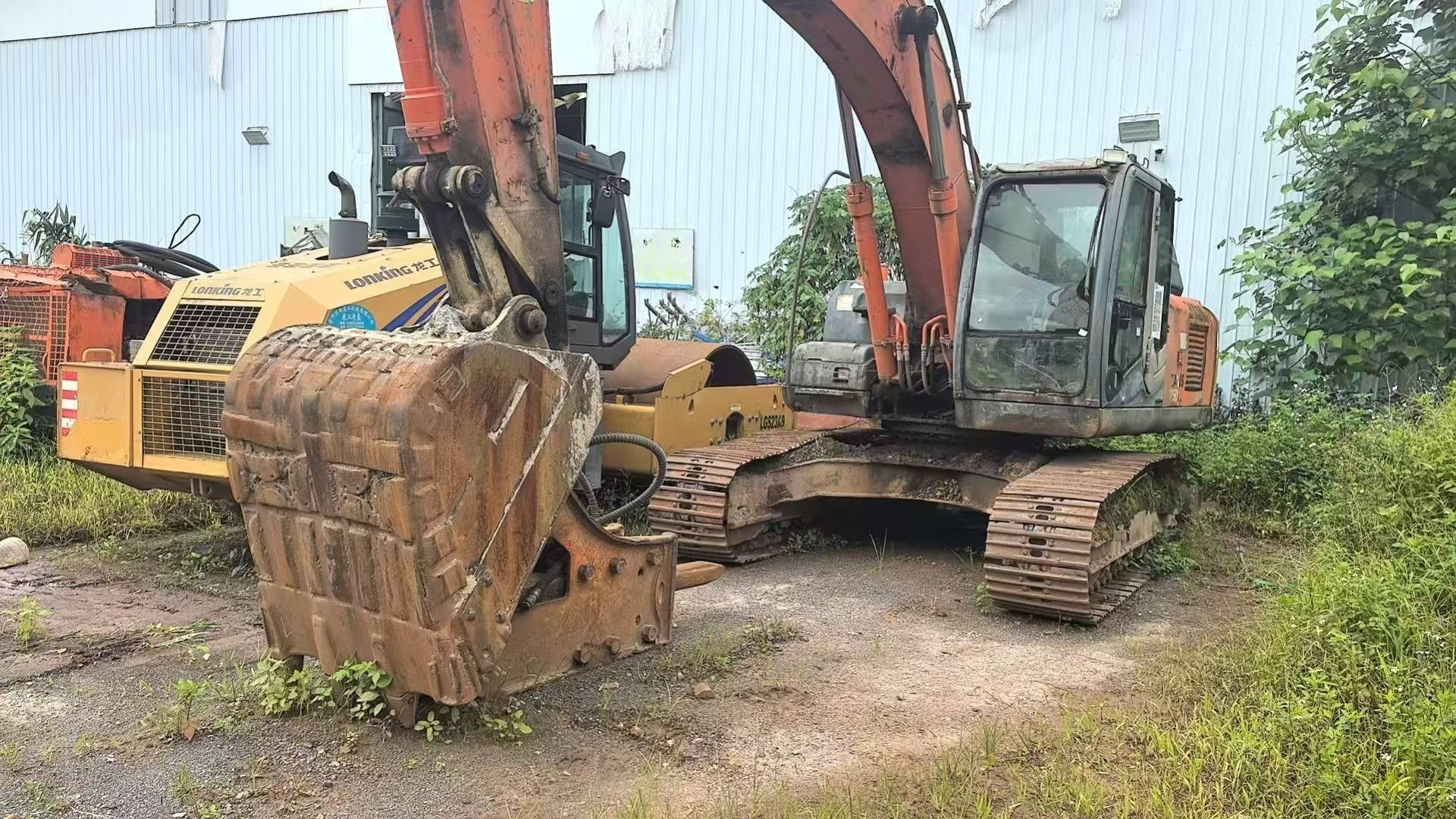 Buy Hitachi EX210 Used Excavator / 1