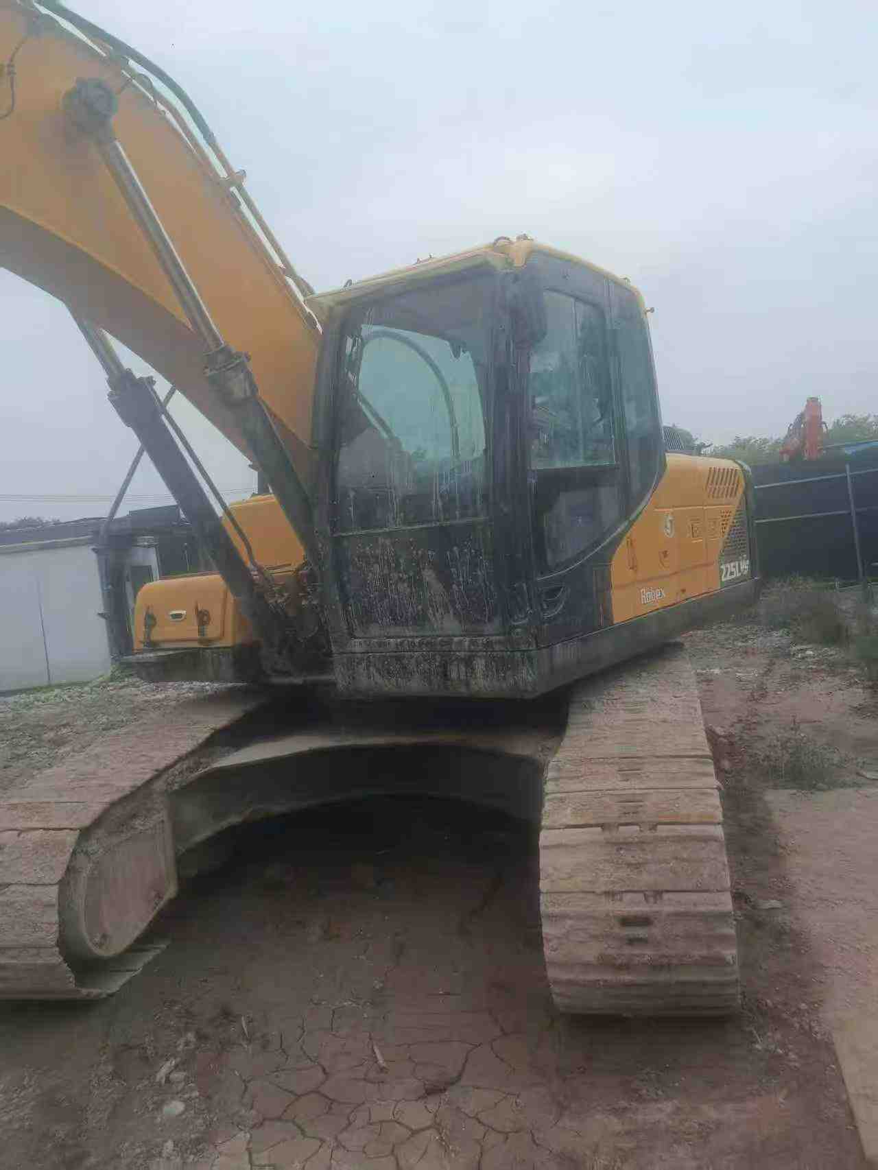 Buy Hyundai R225-7 Used Excavator / 9 Buy Hyundai R225-7 Used Excavator / 9
