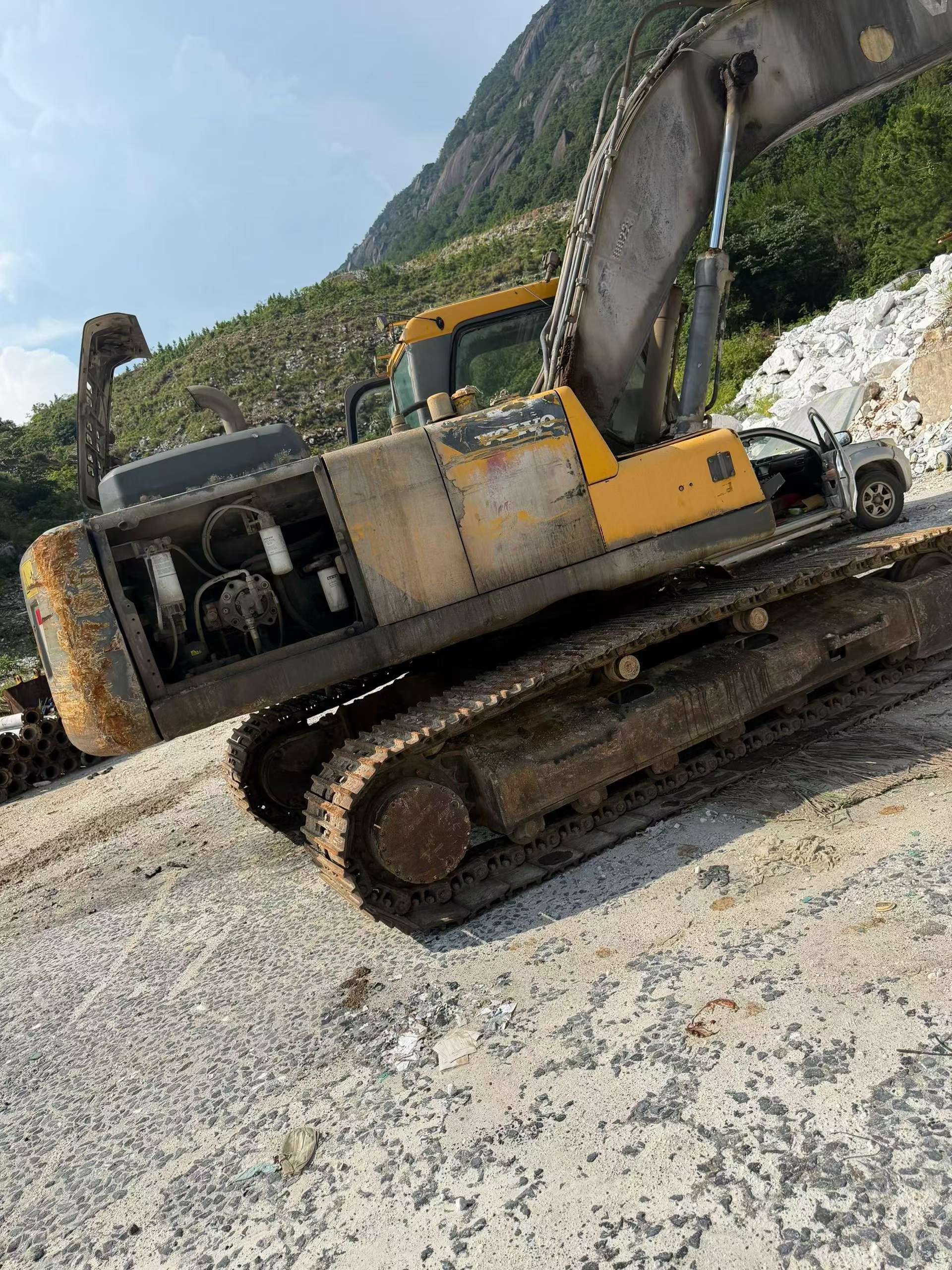 Buy Volvo EC210D Used Excavator / 3 Buy Volvo EC210D Used Excavator / 3