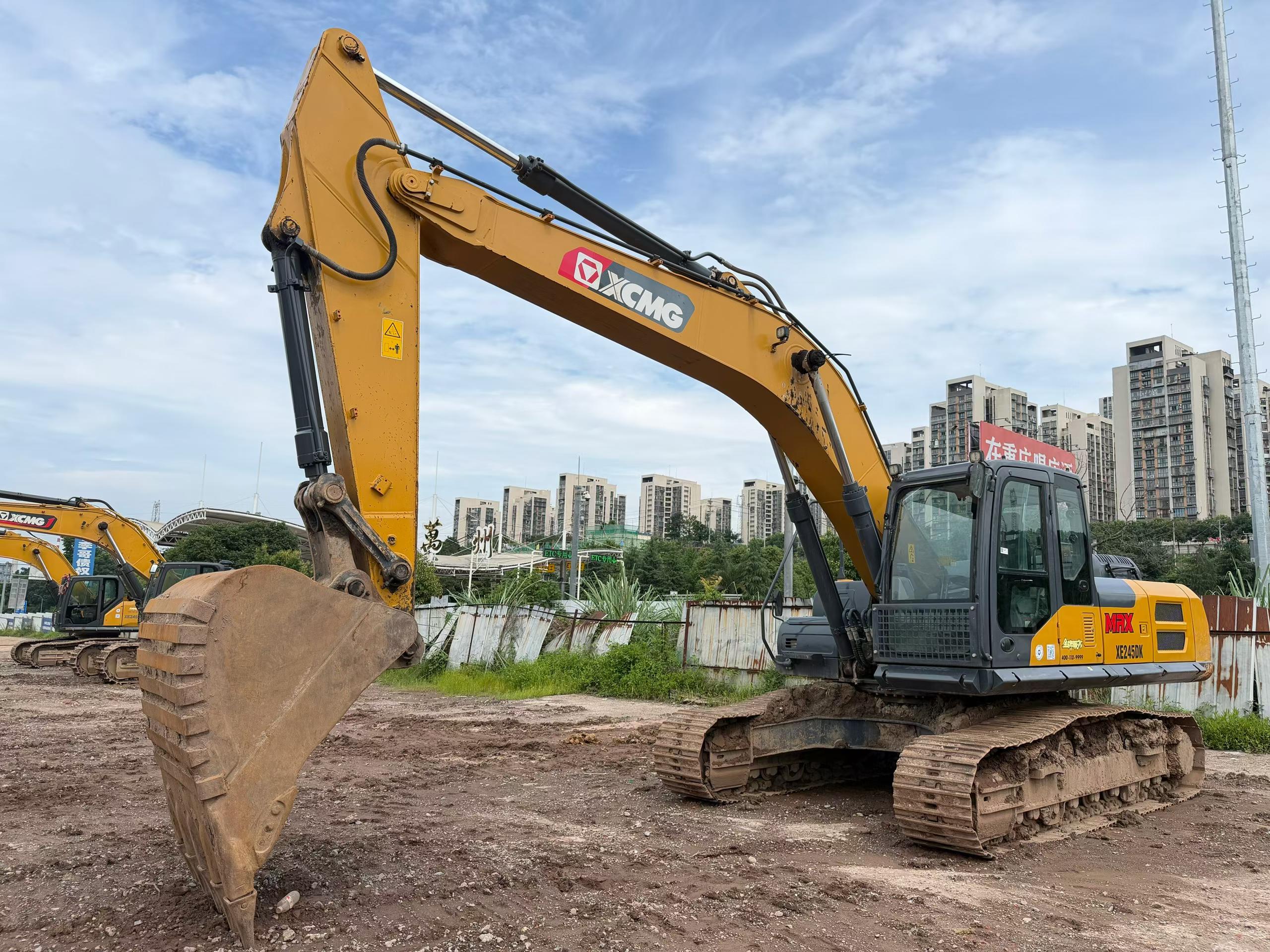 Buy XCMG XE245DK Used Excavator / 1