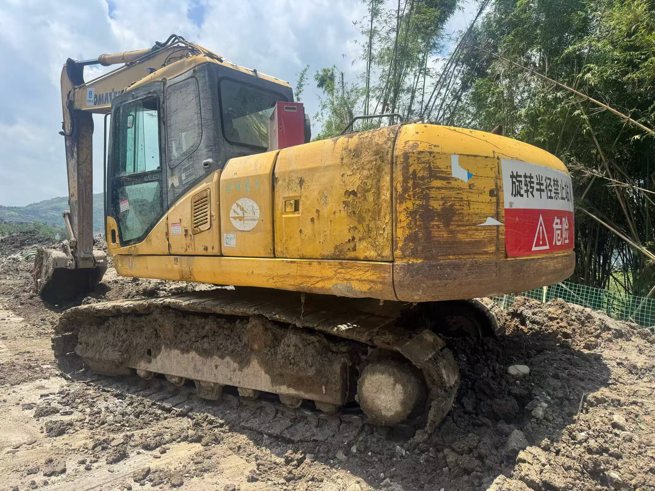 Buy Komatsu PC200-7 Used Excavator / 2 Buy Komatsu PC200-7 Used Excavator / 2