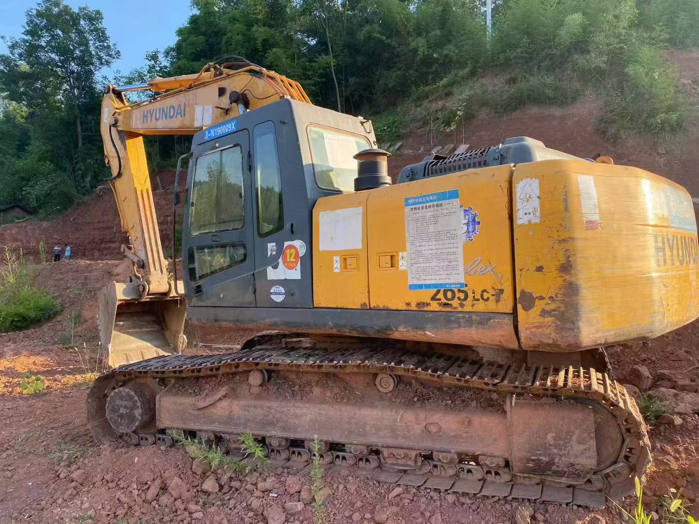 Buy Hyundai R225-7 Used Excavator / 2 Buy Hyundai R225-7 Used Excavator / 2