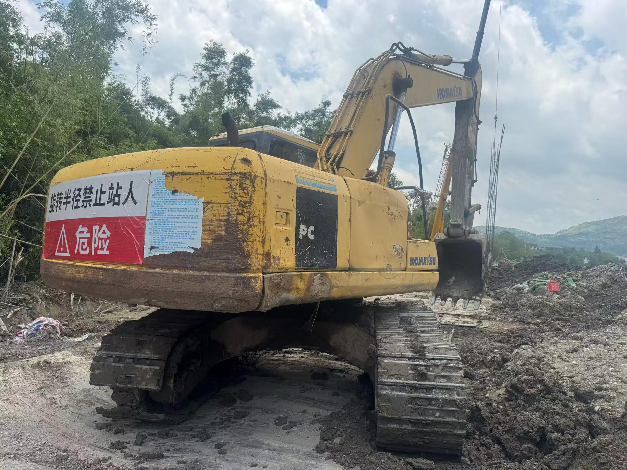 Buy Komatsu PC200-7 Used Excavator / 1