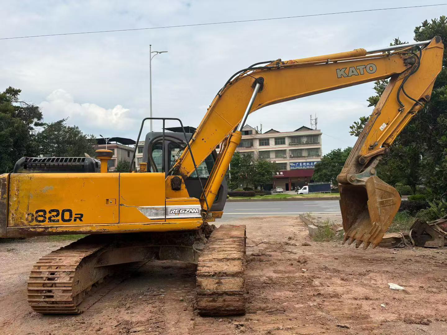Buy Kato HD820 Used Excavator / 3 Buy Kato HD820 Used Excavator / 3
