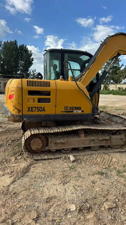 Buy XCMG XE75C Used Excavator / 1