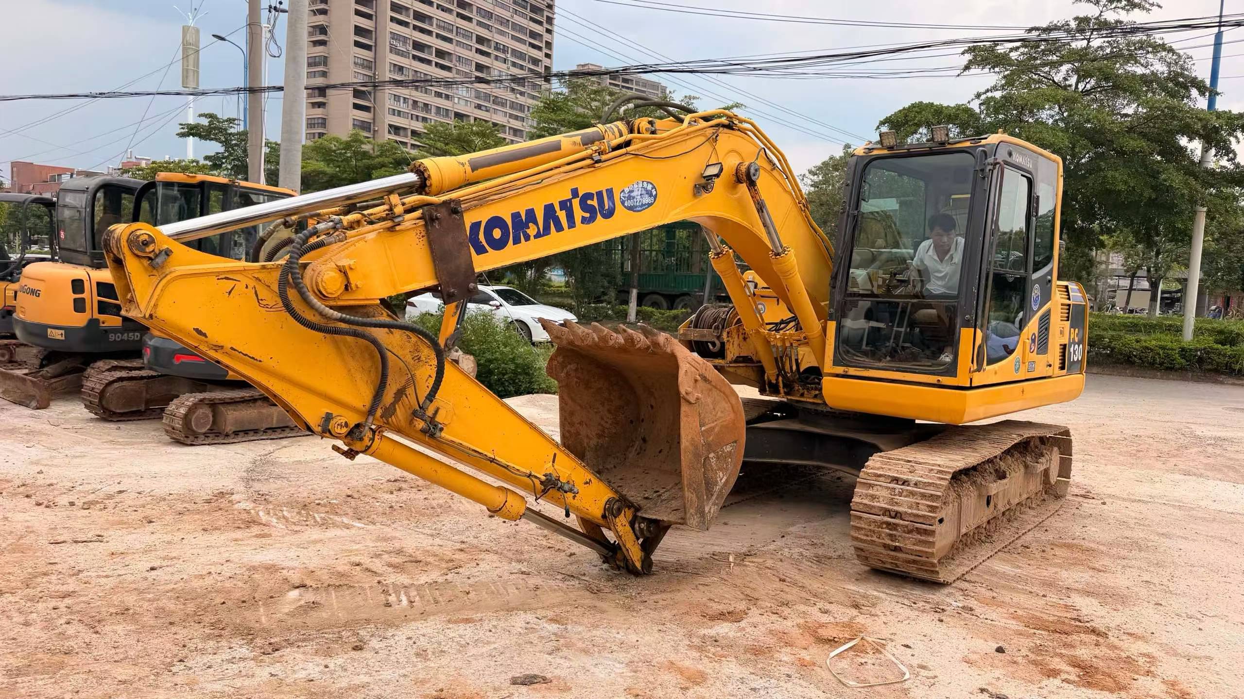 Buy Komatsu PC130-8 Used Excavator / 4