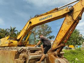 Buy Komatsu PC200 Used Excavator / 4 Buy Komatsu PC200 Used Excavator / 4