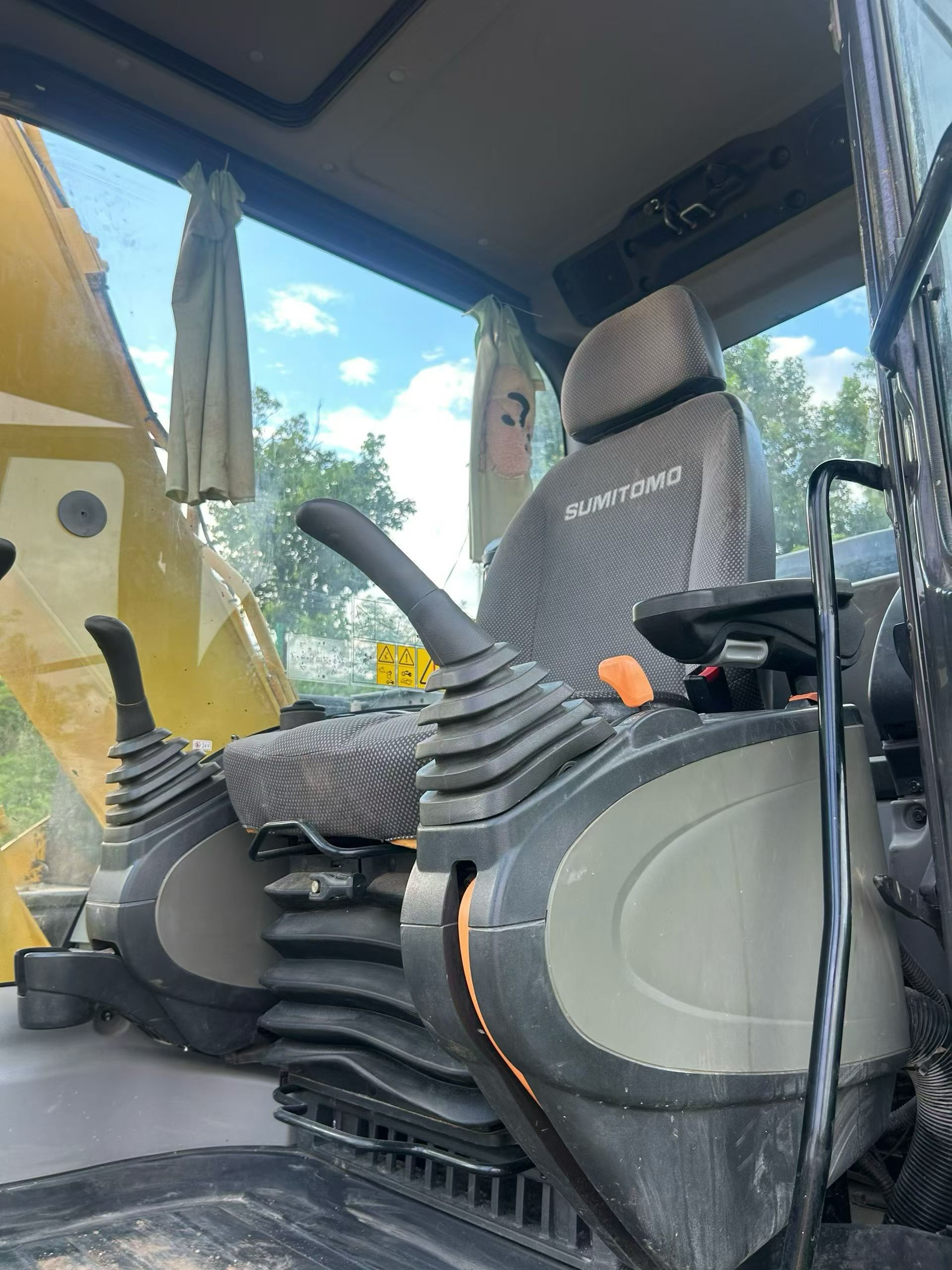 Buy Sumitomo SH130-3 Used Excavator / 3 Buy Sumitomo SH130-3 Used Excavator / 3