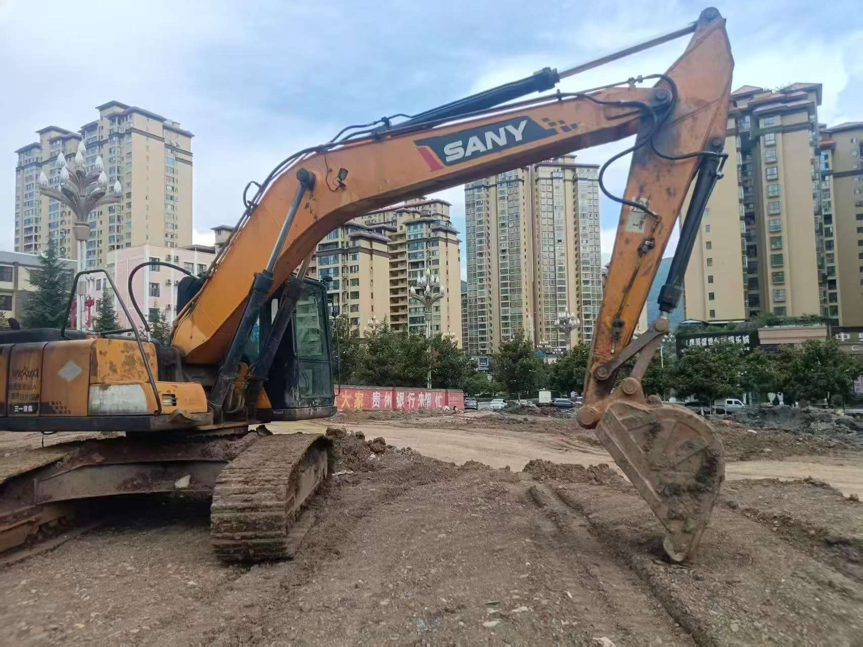 Buy Sany SY215C Used Excavator / 2 Buy Sany SY215C Used Excavator / 2