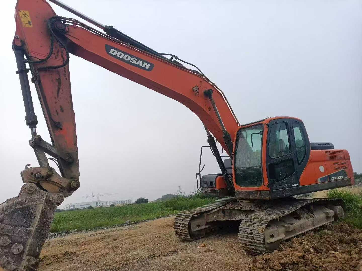 Buy Doosan DH215-7 Used Excavator / 1