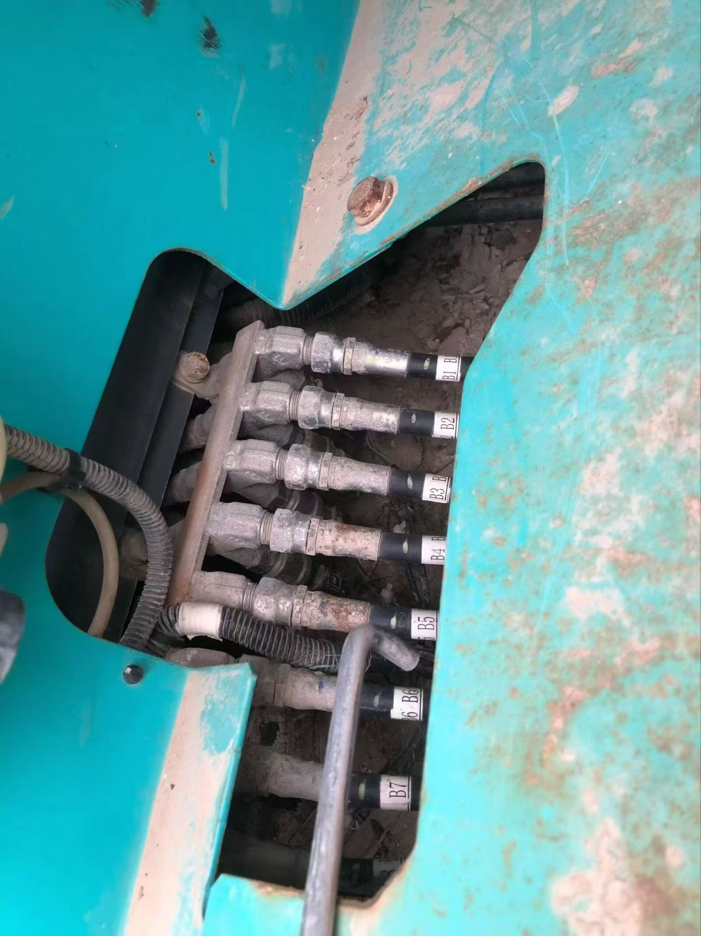 Buy Kobelco SK210 Used Excavator / 3 Buy Kobelco SK210 Used Excavator / 3