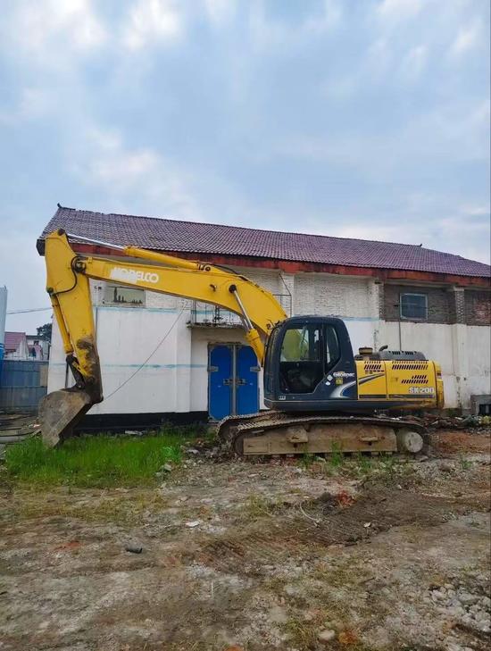 Buy Kobelco SK200-2 Used Excavator / 1