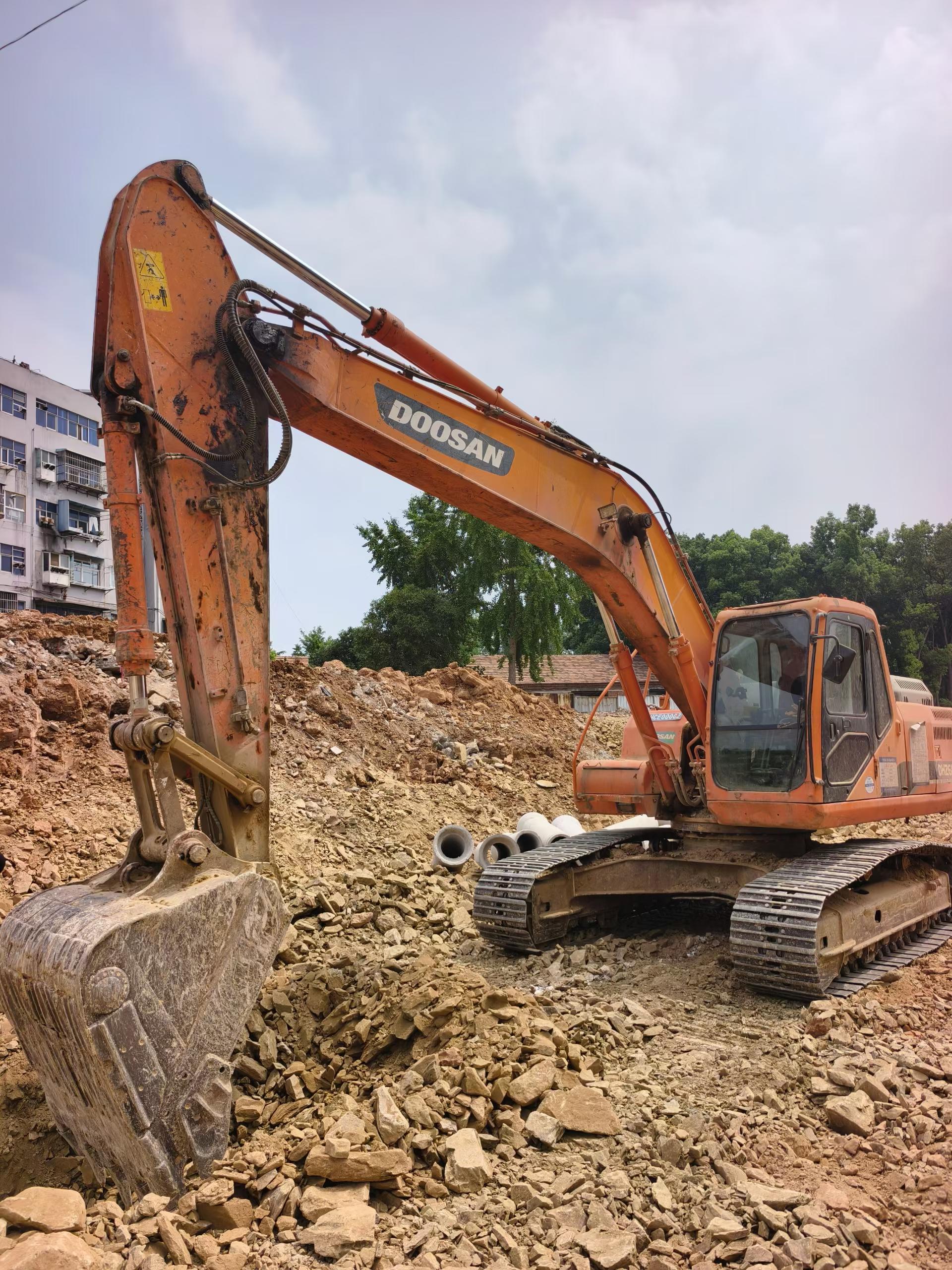 Buy Doosan DH220 Used Excavator / 1