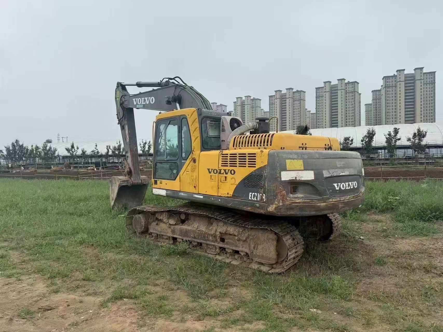 Buy Doosan DH220-7 Used Excavator / 1