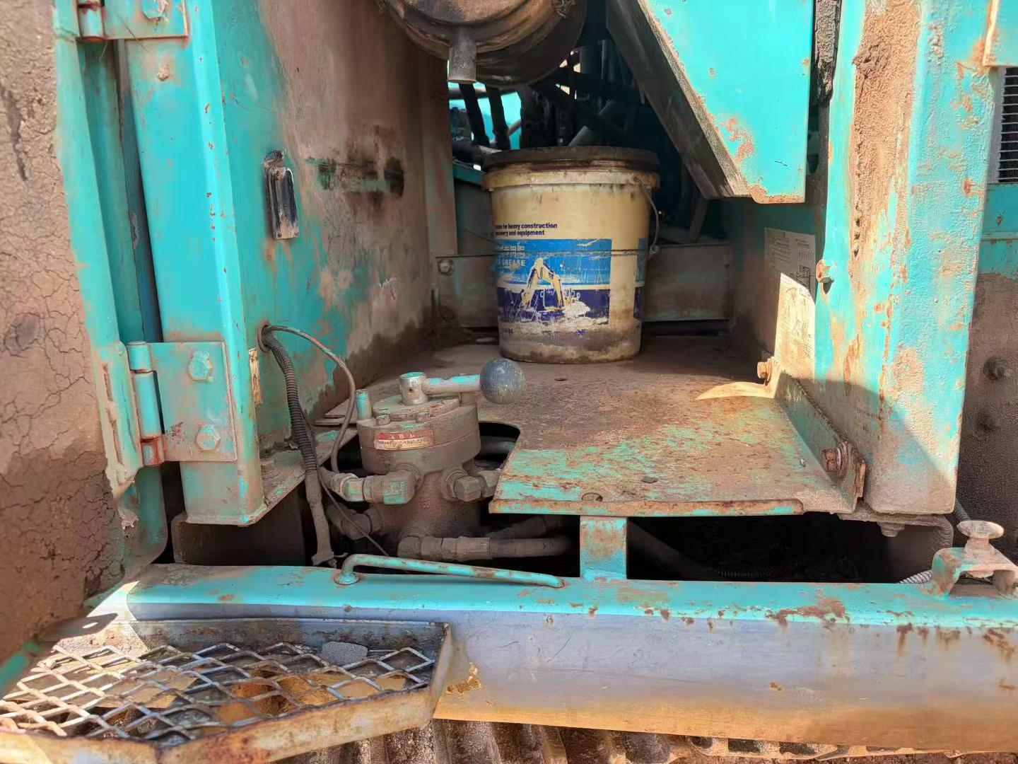 Buy Kobelco SK200-6 Used Excavator / 9 Buy Kobelco SK200-6 Used Excavator / 9