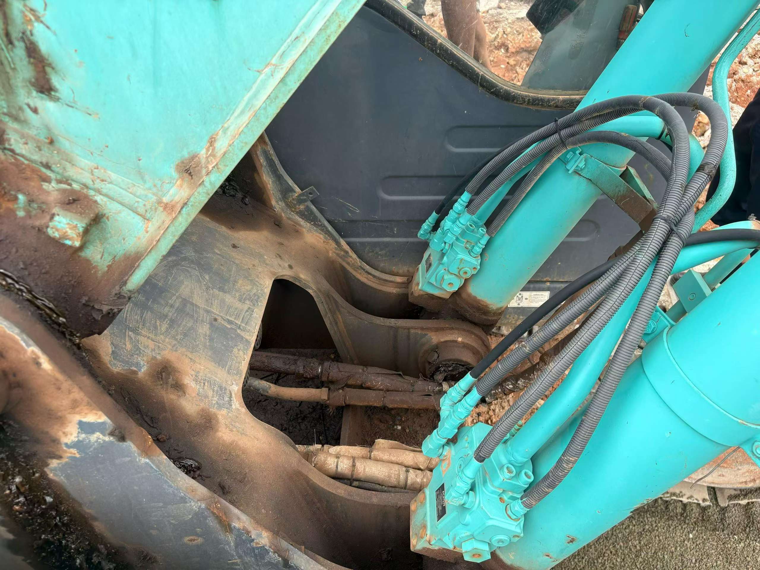 Buy Kobelco SK200 Used Excavator / 7 Buy Kobelco SK200 Used Excavator / 7