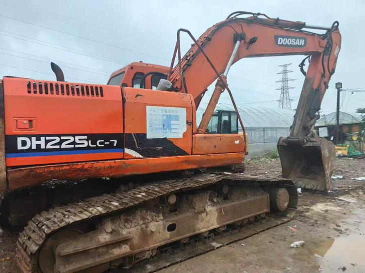 Buy Doosan DH225-7 Used Excavator / 1