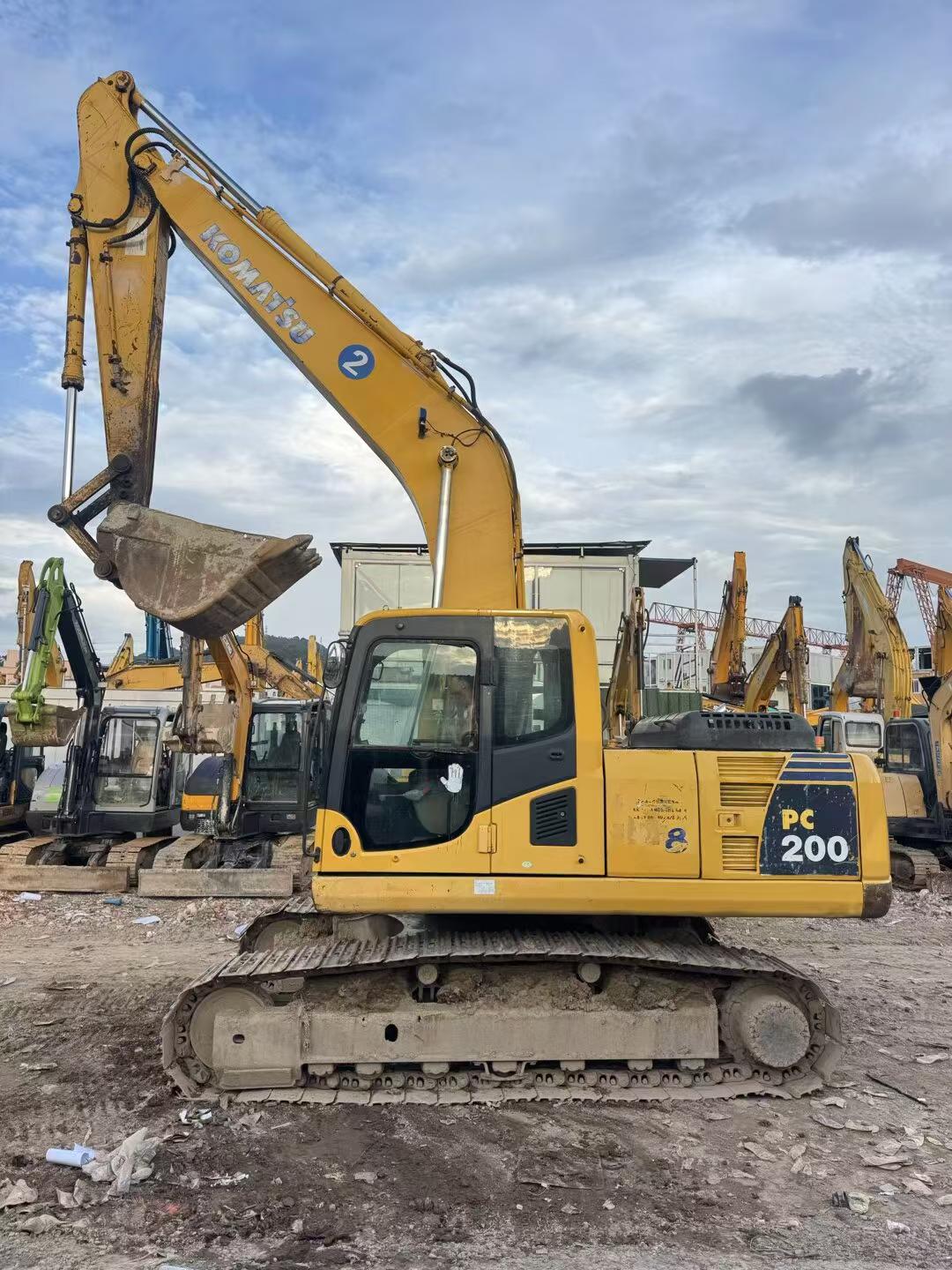 Buy Komatsu PC200-8 Used Excavator / 1