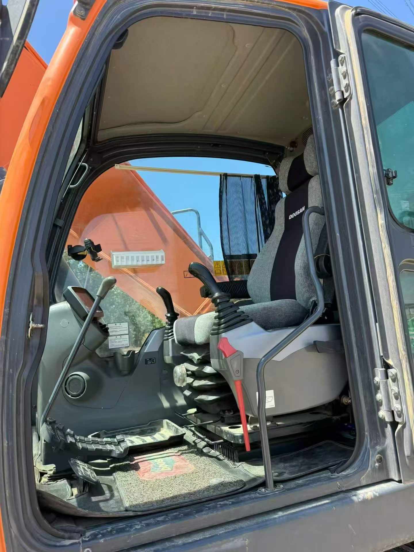 Buy Doosan DH215-7 Used Excavator / 6 Buy Doosan DH215-7 Used Excavator / 6