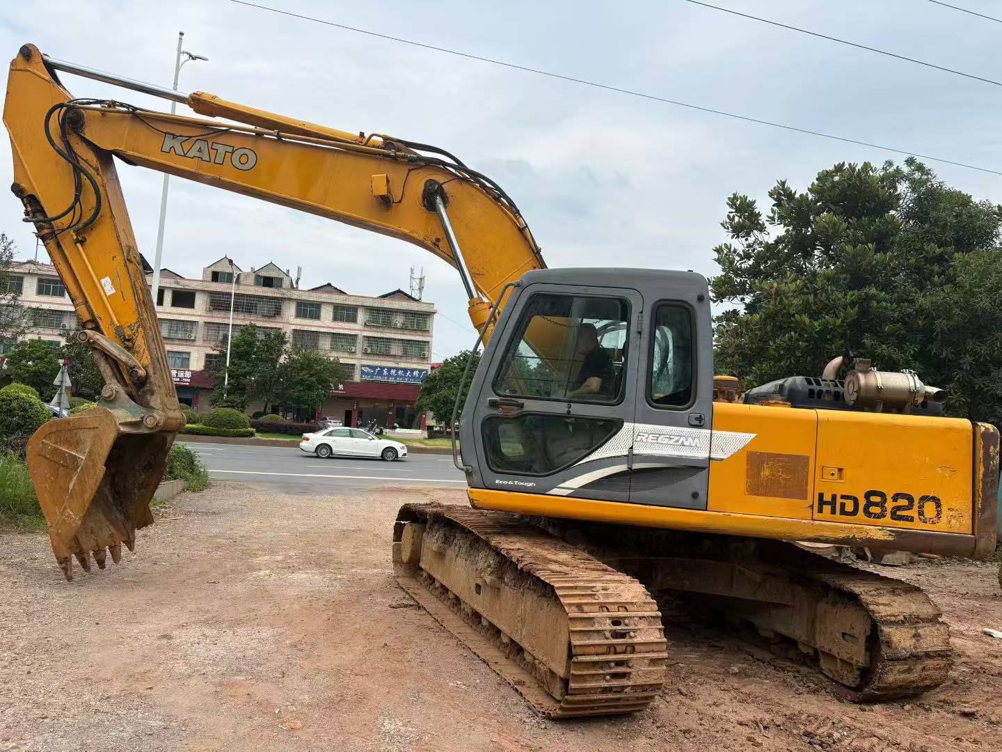 Buy Kato HD820 Used Excavator / 1