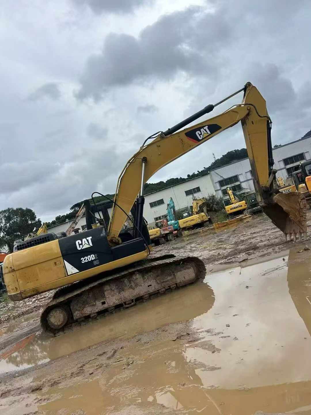 Buy Caterpillar 320D Used Excavator / 1
