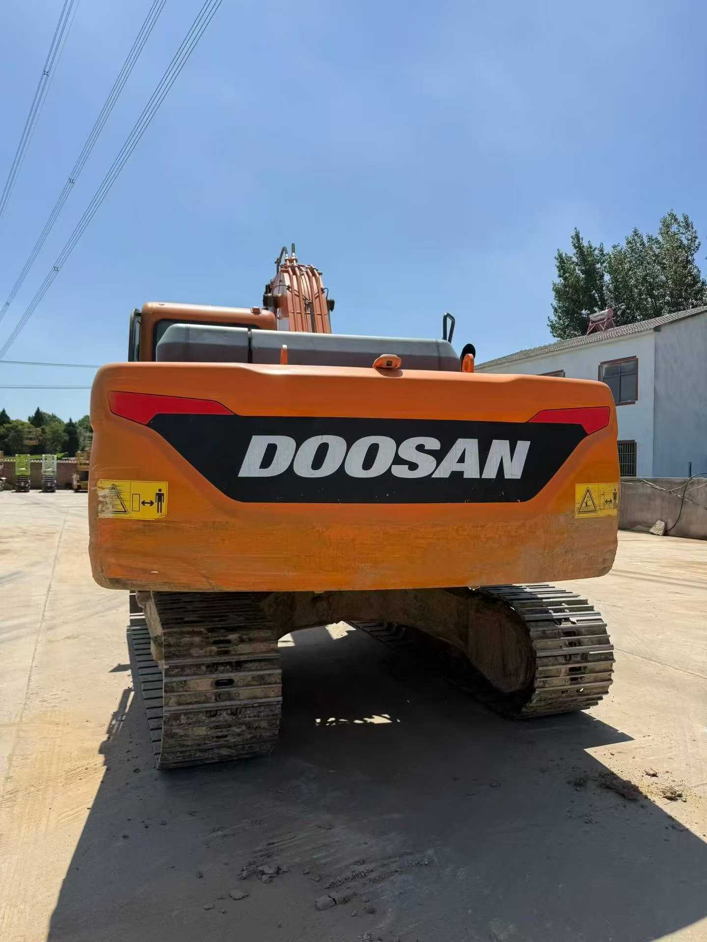 Buy Doosan DH215-7 Used Excavator / 3 Buy Doosan DH215-7 Used Excavator / 3