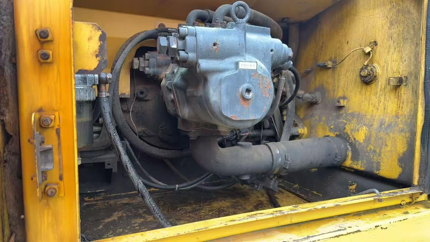 Buy Komatsu PC200-6 Used Excavator / 4 Buy Komatsu PC200-6 Used Excavator / 4