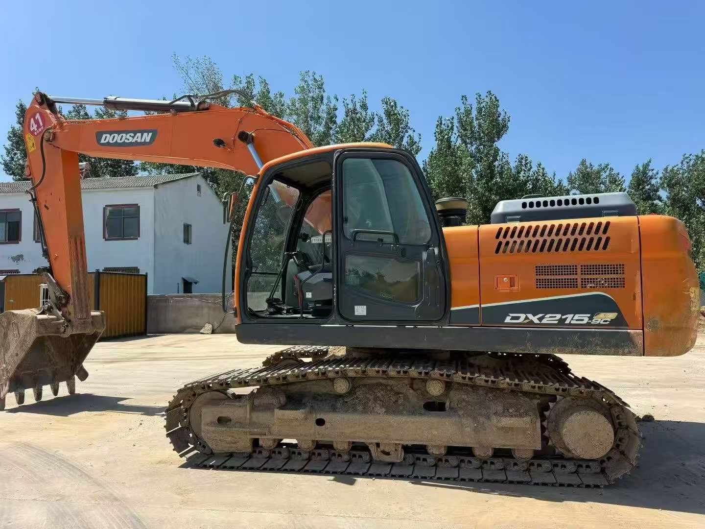 Buy Doosan DH215-7 Used Excavator / 4 Buy Doosan DH215-7 Used Excavator / 4