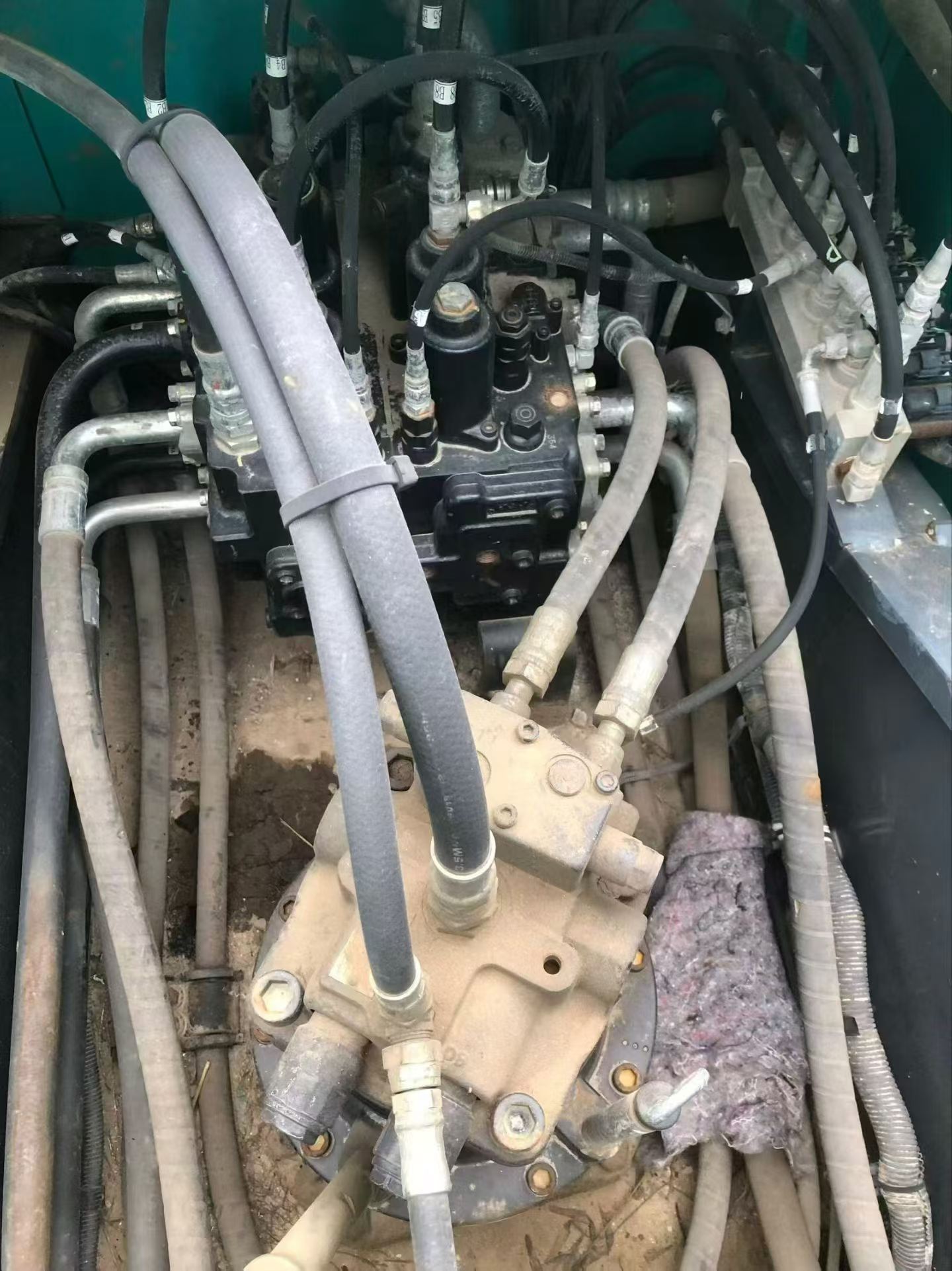 Buy Kobelco SK210 Used Excavator / 2 Buy Kobelco SK210 Used Excavator / 2
