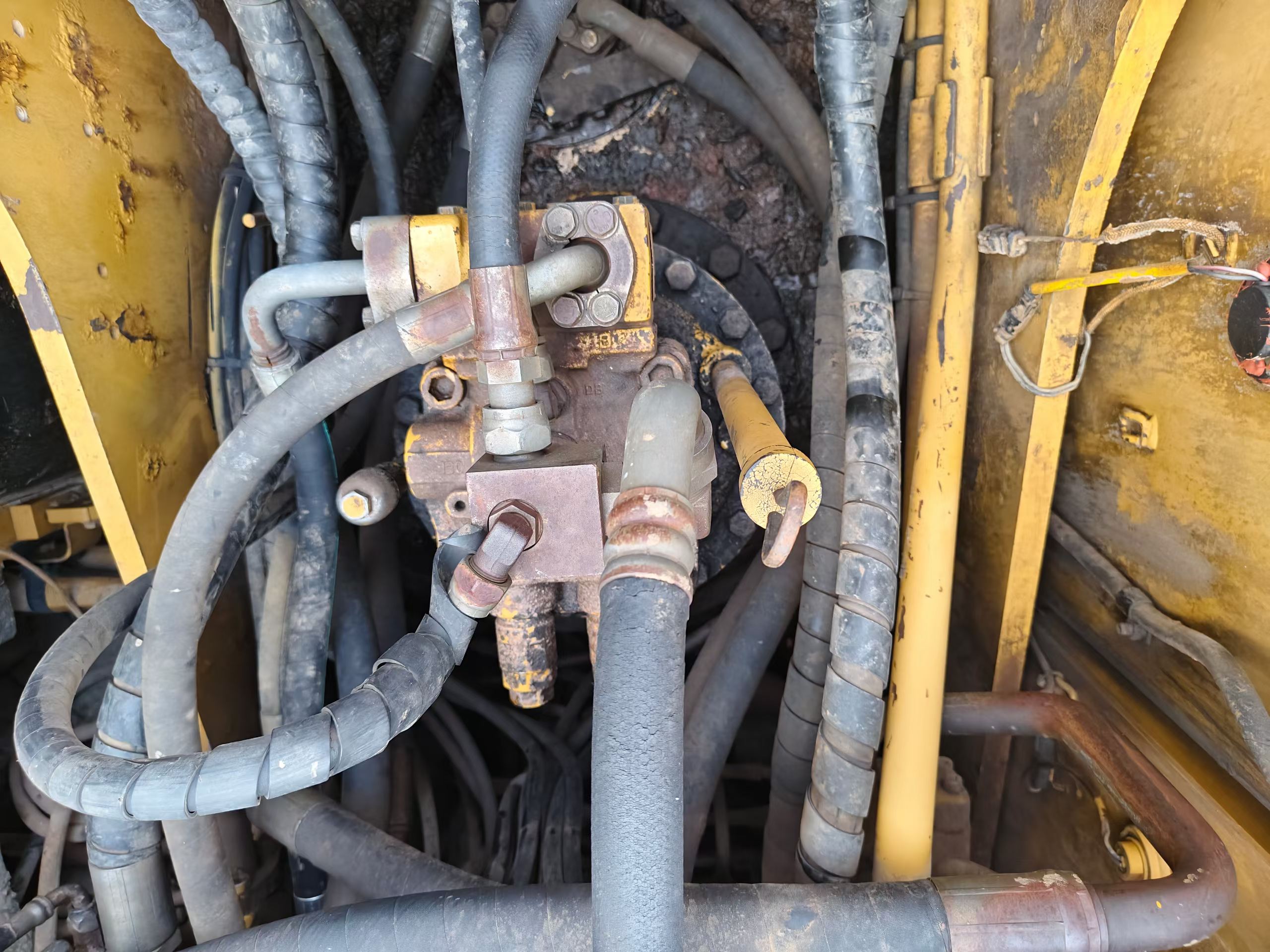 Buy Caterpillar 320D Used Excavator / 5 Buy Caterpillar 320D Used Excavator / 5