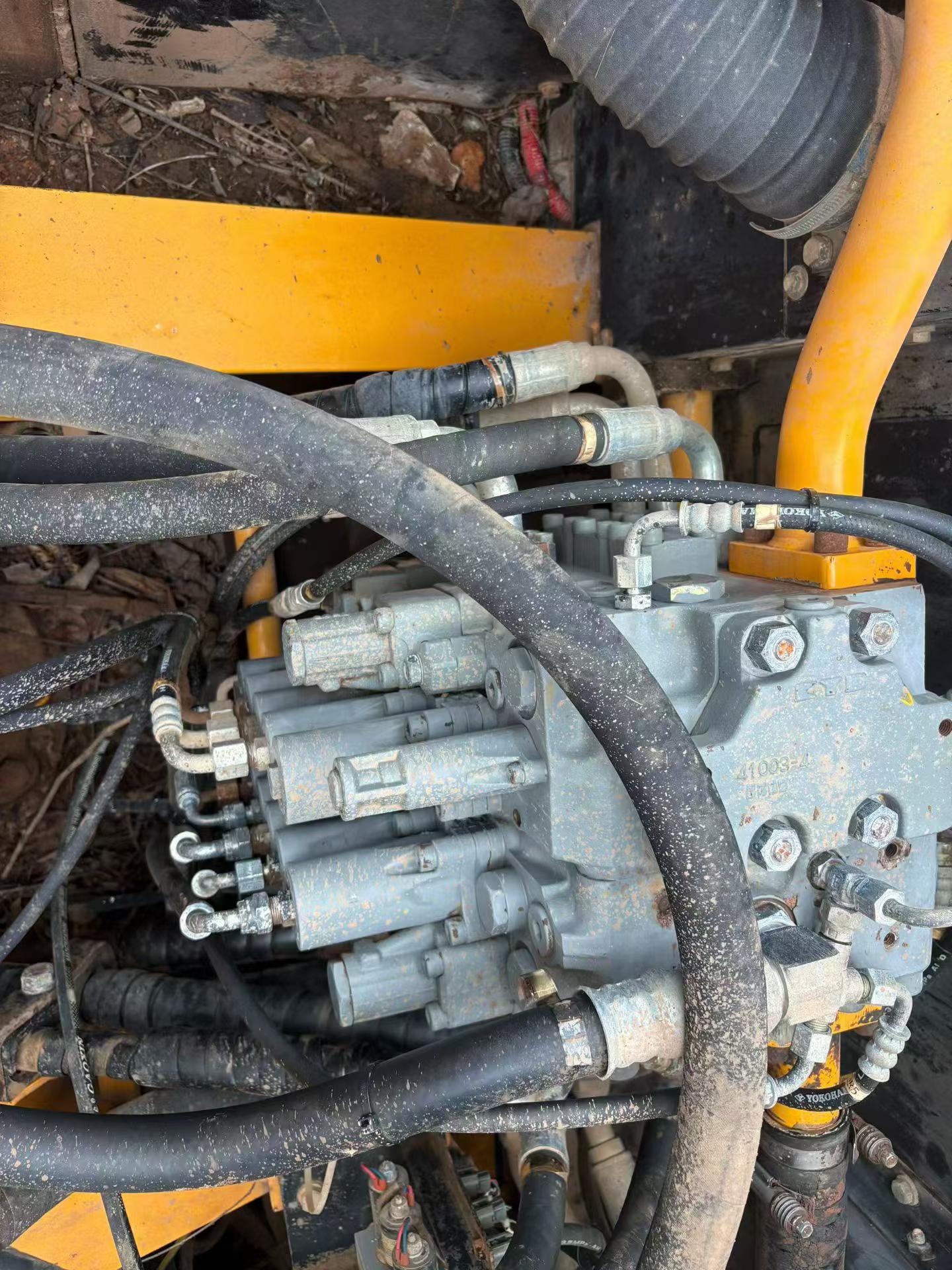 Buy Kato HD820 Used Excavator / 6 Buy Kato HD820 Used Excavator / 6